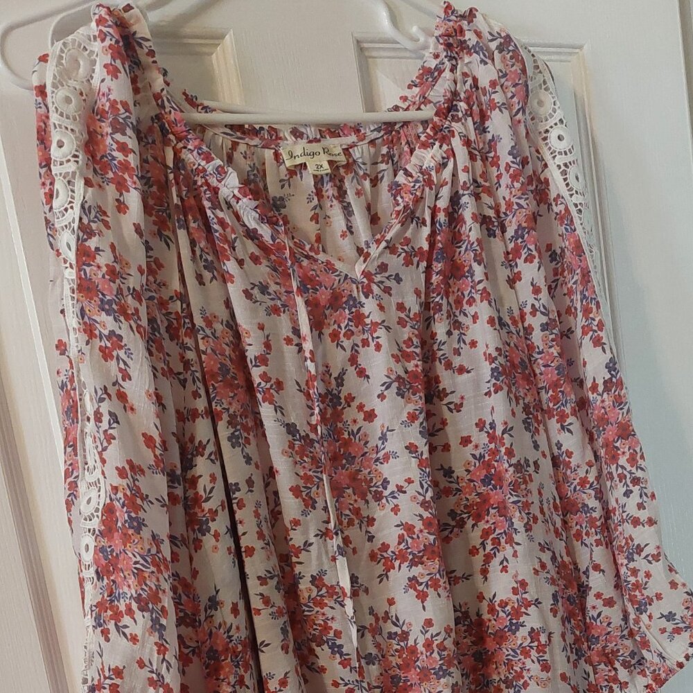 Women's Lightweight Indigo Rose Floral Tunic with crochet lace Trim Plus Size 2X